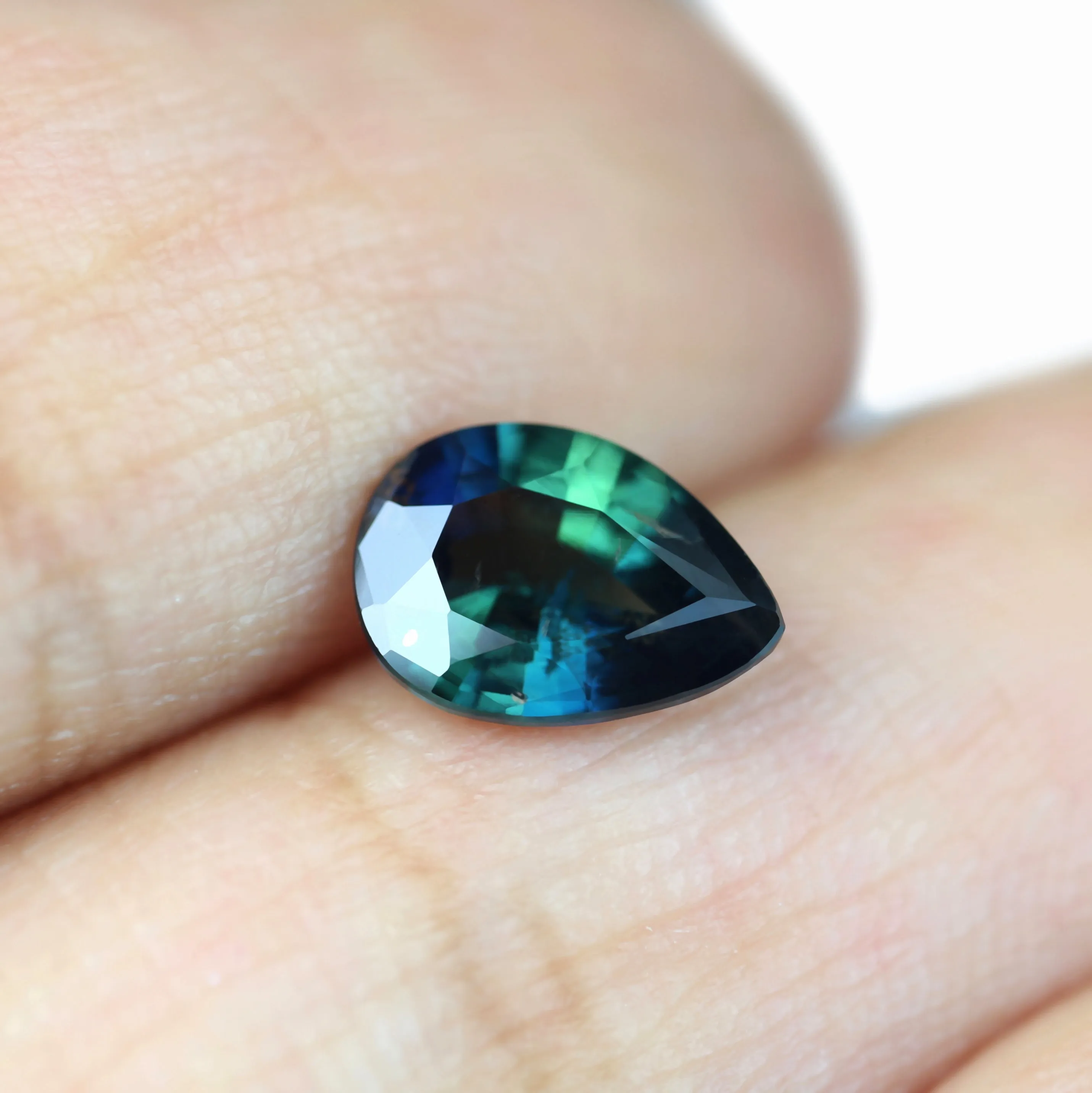 0.96ct Certified Natural Teal Sapphire