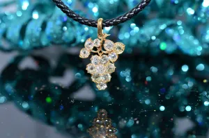 22K Yellow Gold Antique Moghul Grape Cluster Diamond Pendant