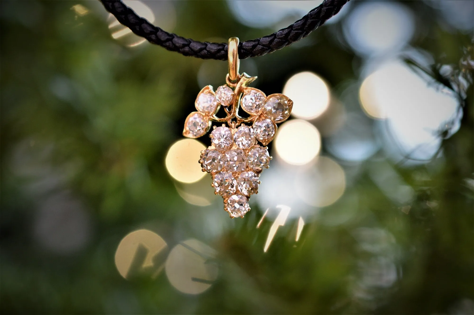 22K Yellow Gold Antique Moghul Grape Cluster Diamond Pendant