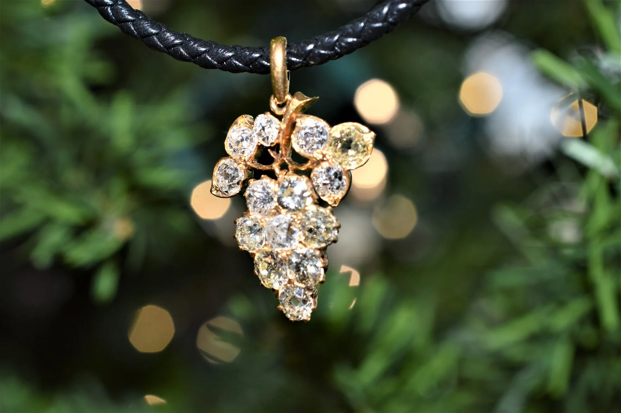 22K Yellow Gold Antique Moghul Grape Cluster Diamond Pendant