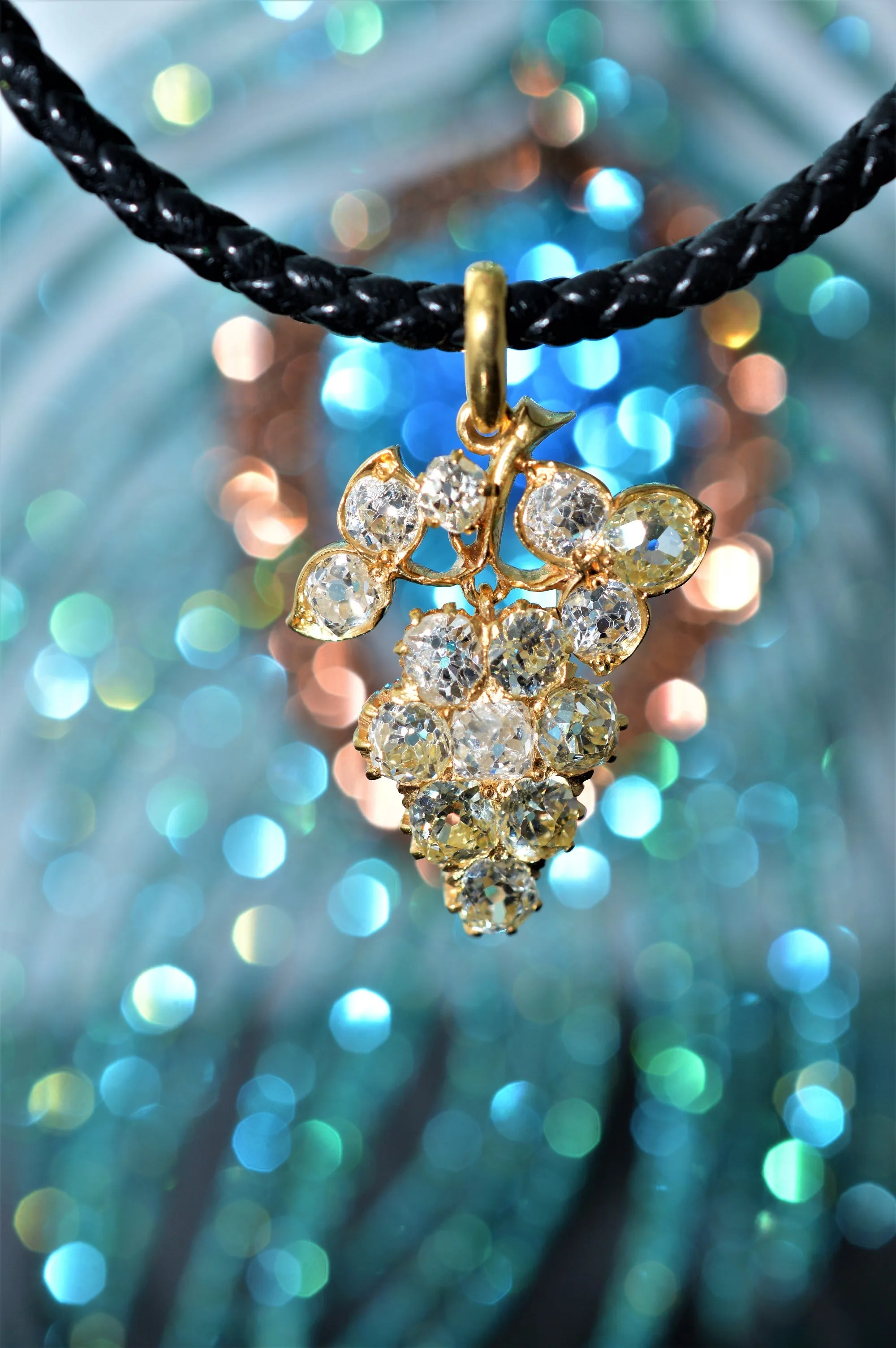 22K Yellow Gold Antique Moghul Grape Cluster Diamond Pendant