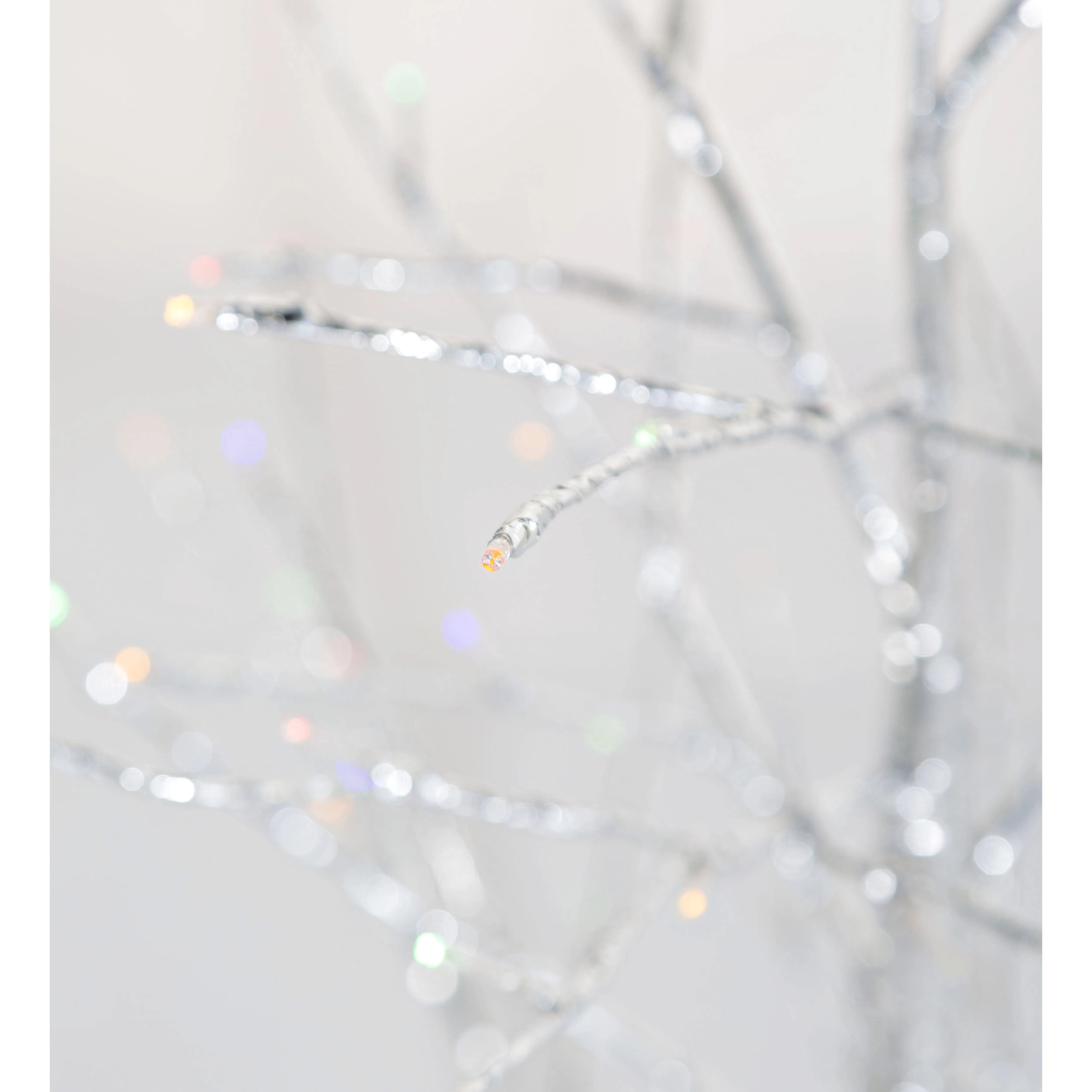 4'H Indoor/Outdoor Silver Metallic Tree with 112 Dual-Function Lights,65s94