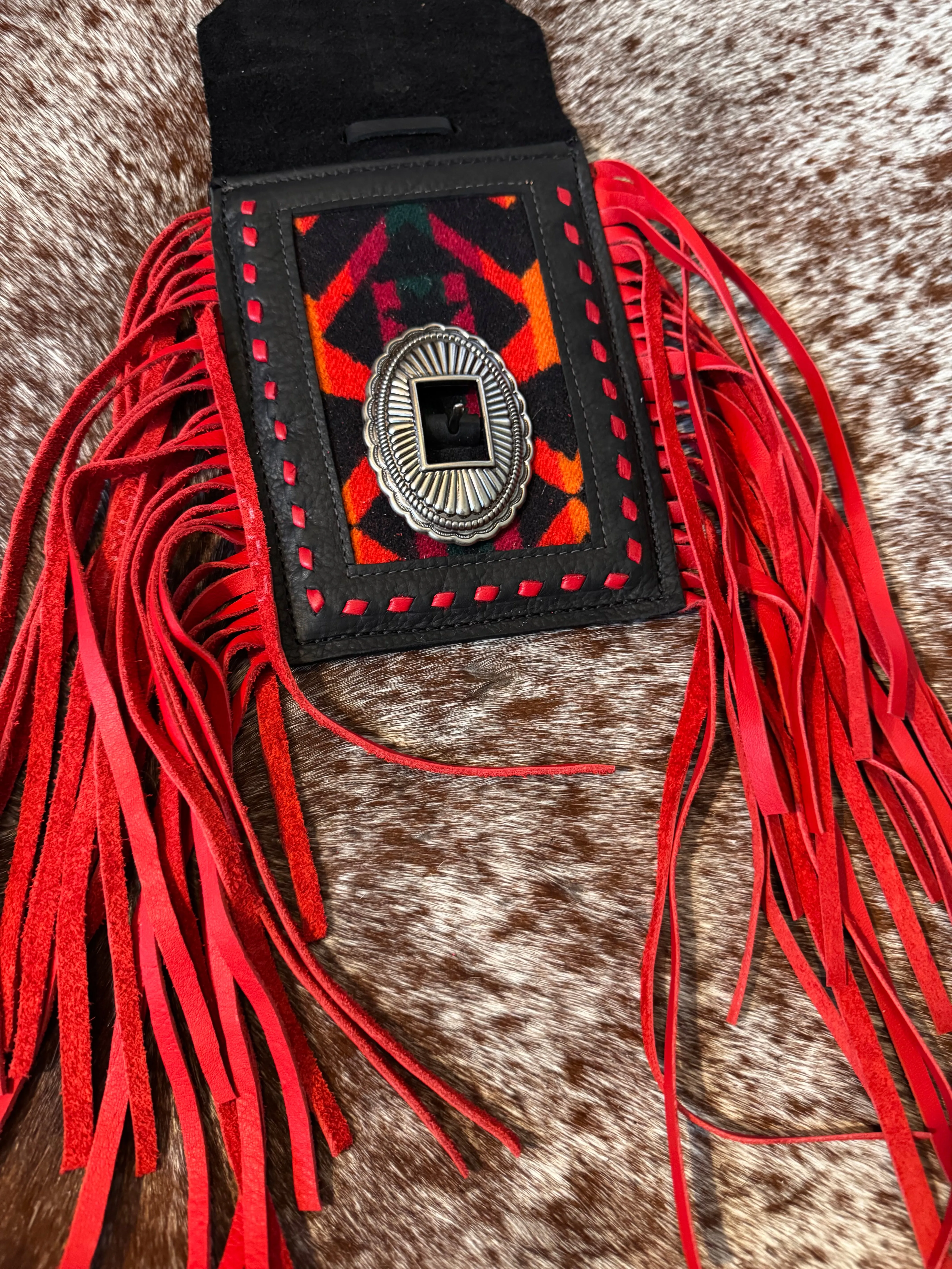 Back cinch saddle cell phone holder