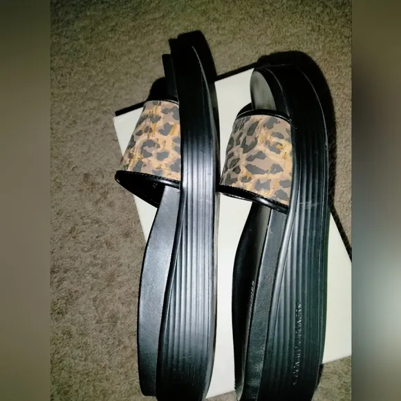 Donald J Pliner (Size 8) Leopard Animal Print Fiji Wedge Thong Platform Sandals