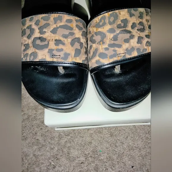 Donald J Pliner (Size 8) Leopard Animal Print Fiji Wedge Thong Platform Sandals
