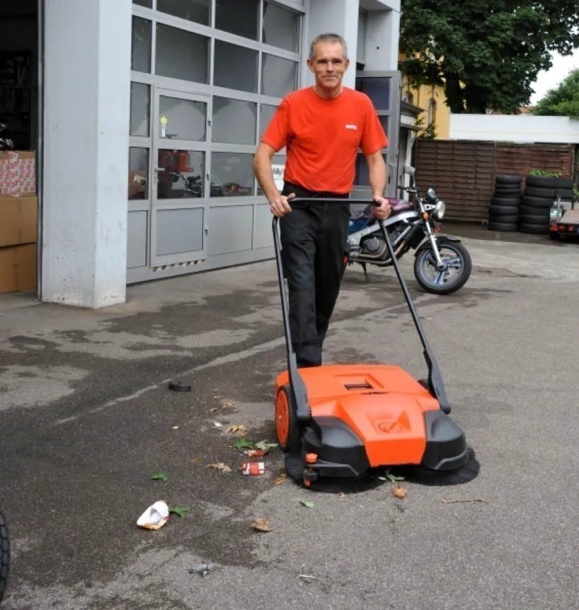 HAAGA® 477 Sweeper Outdoor / Indoor 31 inch Push Sweeper