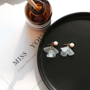 just-lil-things-white-earring-pin-earring-jlt10282