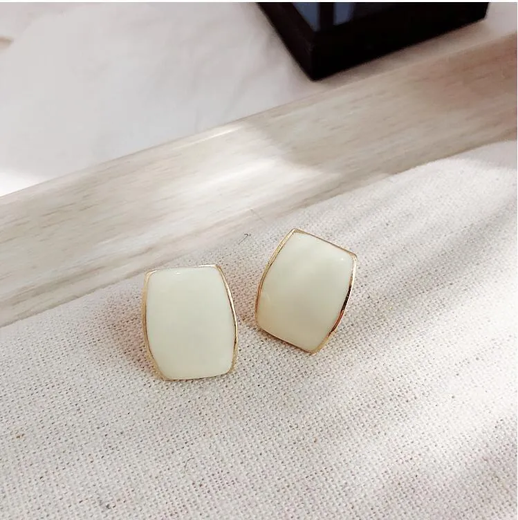sapphiria-white-stud-earrings-jlt11107