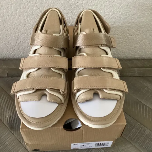 UGG Kids' GoldenCoast Slingback Sandal, size 4