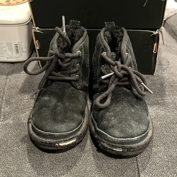 UGG® Neumel II Chukka Boot - Little Kid 10c - Black used
