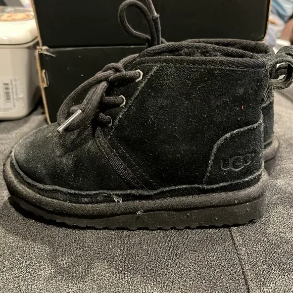 UGG® Neumel II Chukka Boot - Little Kid 10c - Black used