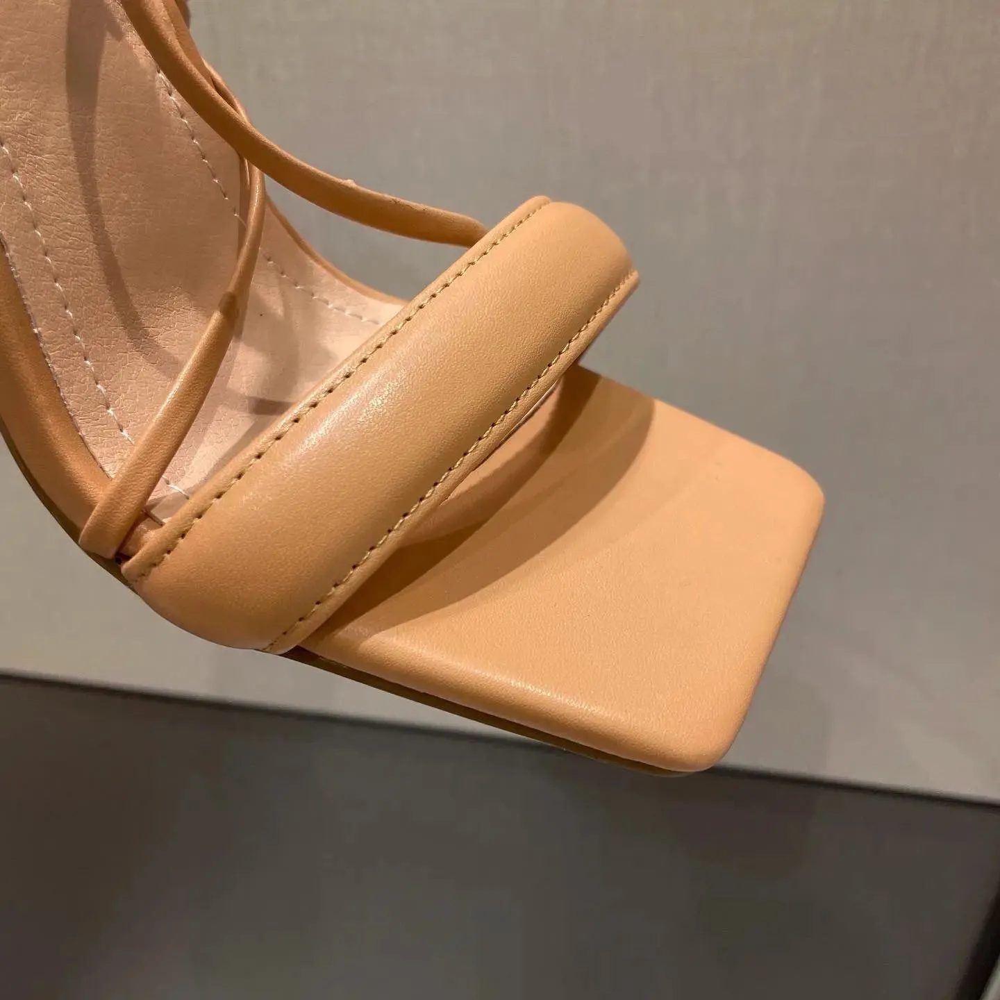 Women's strappy chic  highheel Sandals